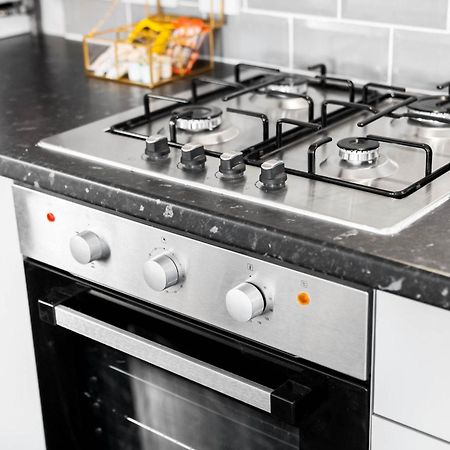 Modern Apartment - Cradley Heath - Top Rated - Netflix - Wifi - 1Mh Smethwick Exteriör bild