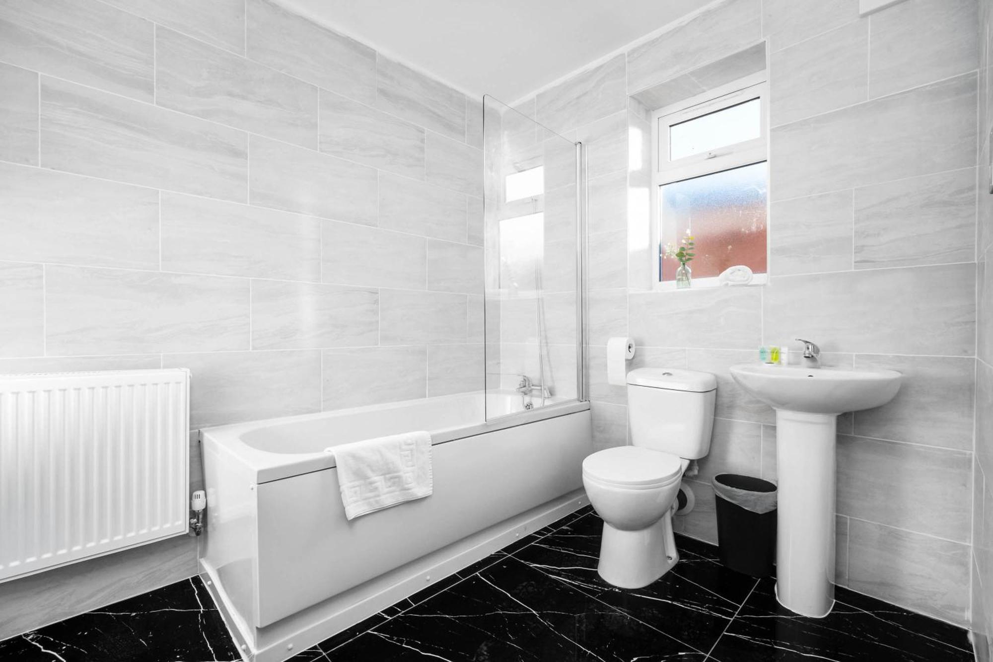 Modern Apartment - Cradley Heath - Top Rated - Netflix - Wifi - 1Mh Smethwick Exteriör bild